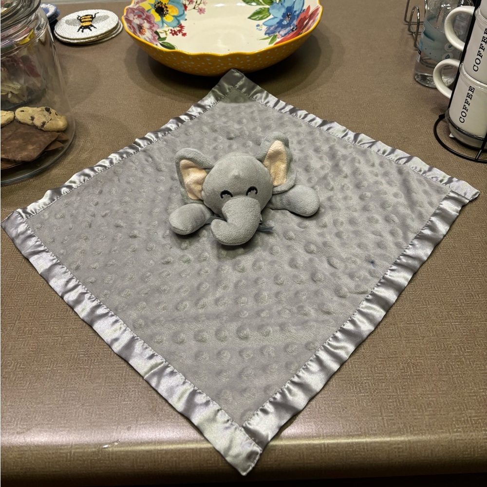 Pro Goleen elephant lovey